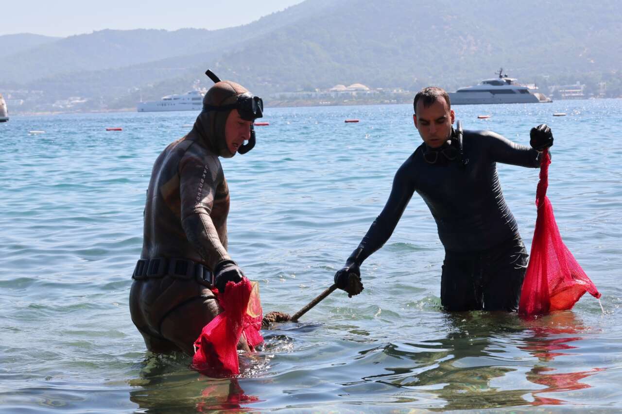 Bodrum’da Deniz Dibinden 75 Kilogram Atık Çıkarıldı 2